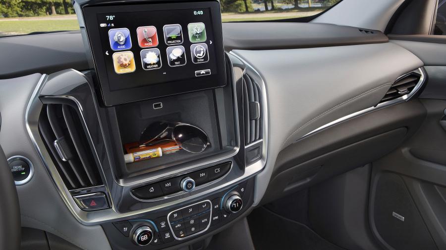 Детали интерьера Chevrolet Traverse 2017 года  (фото 25 из 61)
